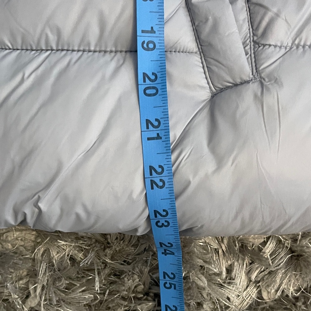 Old Navy Daylight Gray Puffer Vest XS Like New! - Picture 9 of 11